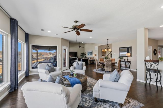 2 Villas Ways Drive, Conroe, TX 77356