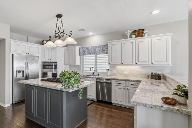 2 Villas Ways Drive, Conroe, TX 77356