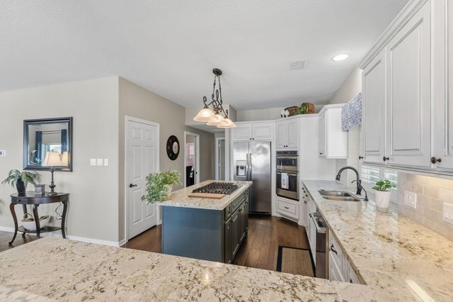 2 Villas Ways Drive, Conroe, TX 77356