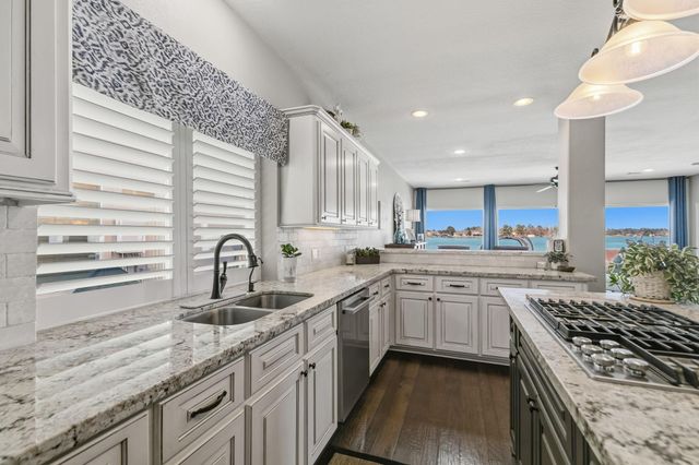 2 Villas Ways Drive, Conroe, TX 77356