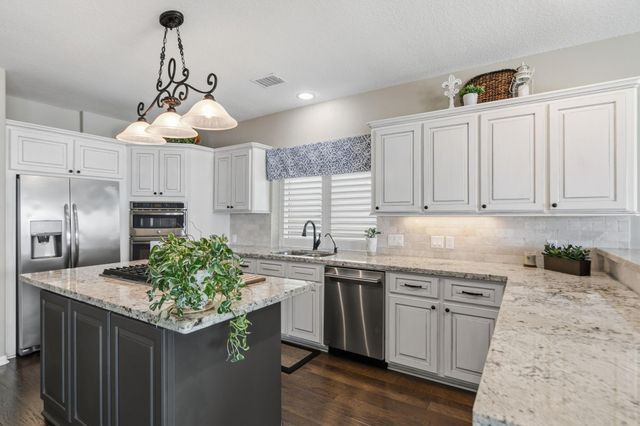 2 Villas Ways Drive, Conroe, TX 77356