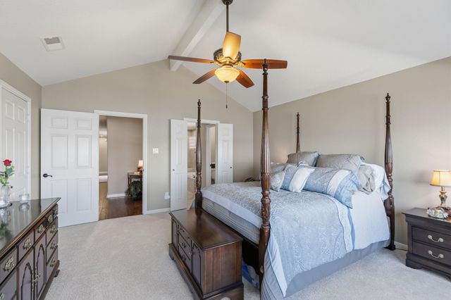 2 Villas Ways Drive, Conroe, TX 77356