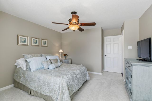 2 Villas Ways Drive, Conroe, TX 77356