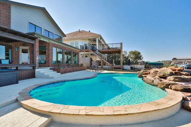 2 Villas Ways Drive, Conroe, TX 77356