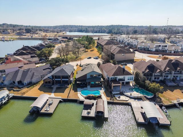 2 Villas Ways Drive, Conroe, TX 77356