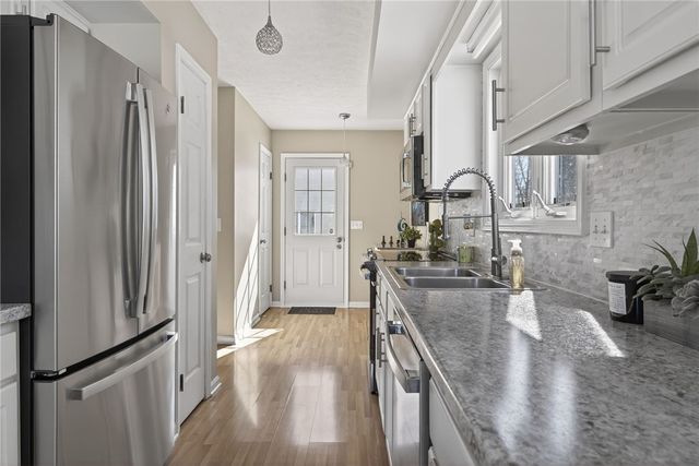 1059 Fawn Wood Drive, Webster, NY 14580