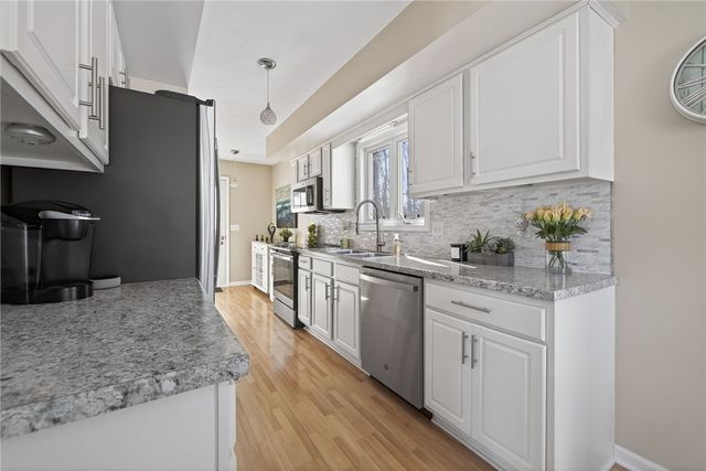 1059 Fawn Wood Drive, Webster, NY 14580