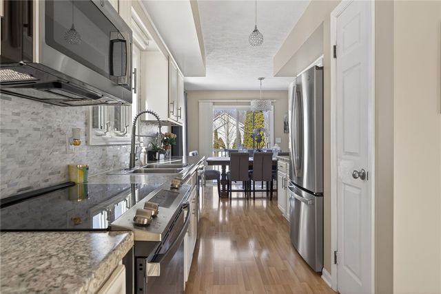 1059 Fawn Wood Drive, Webster, NY 14580