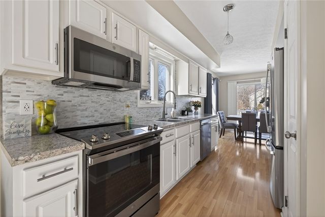 1059 Fawn Wood Drive, Webster, NY 14580