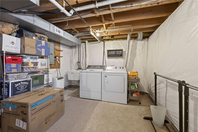 1059 Fawn Wood Drive, Webster, NY 14580