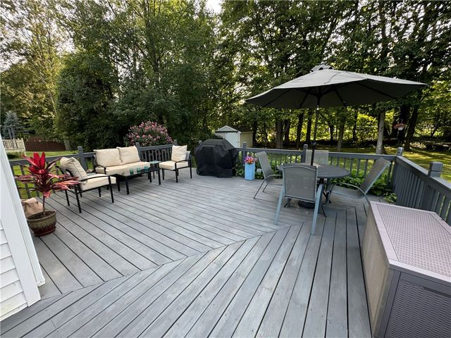 1059 Fawn Wood Drive, Webster, NY 14580