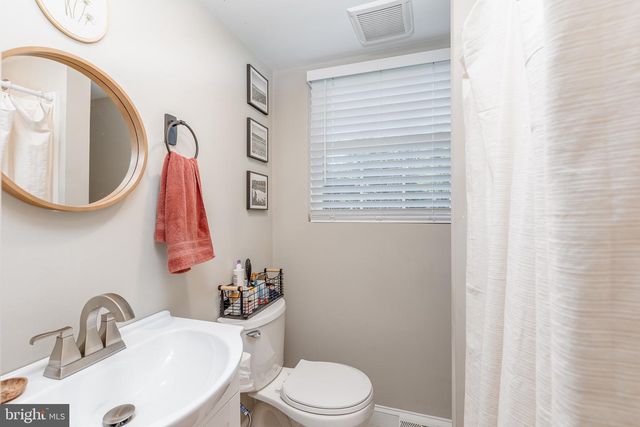 221 FOREST AVE, Medford, NJ 08055
