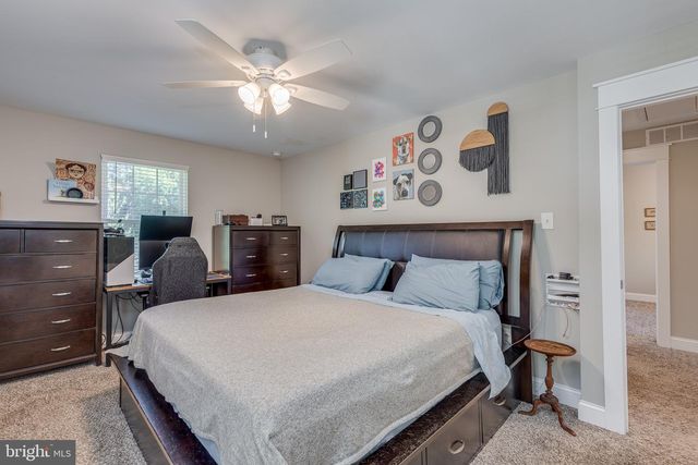 221 FOREST AVE, Medford, NJ 08055