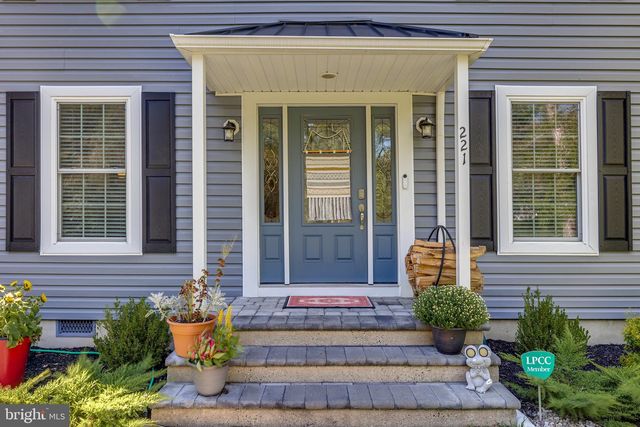 221 FOREST AVE, Medford, NJ 08055