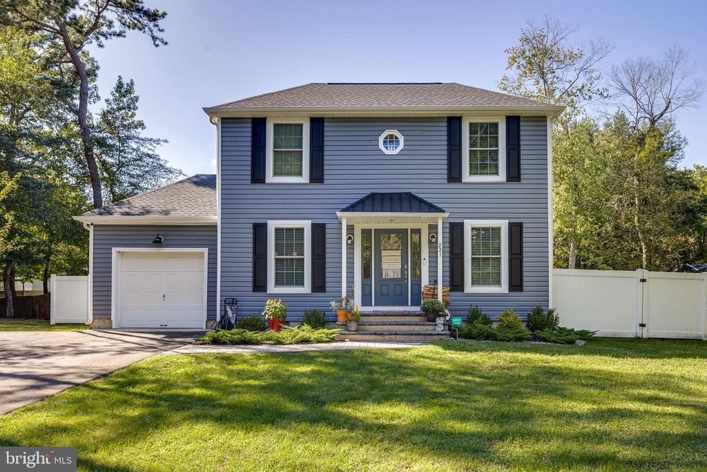 221 FOREST AVE, Medford, NJ 08055