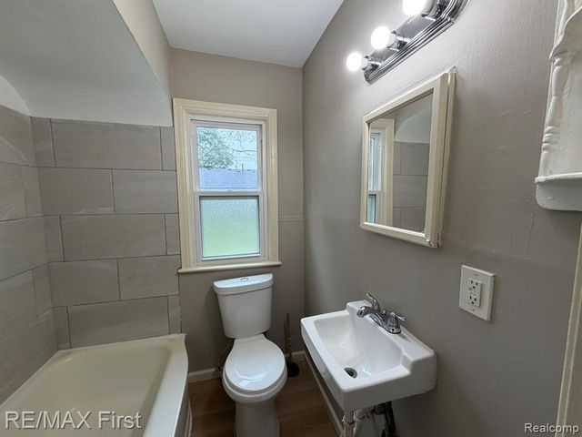 29454 Maplewood Street, Garden City, MI 48135