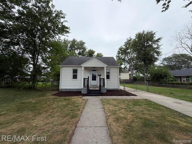 29454 Maplewood Street, Garden City, MI 48135