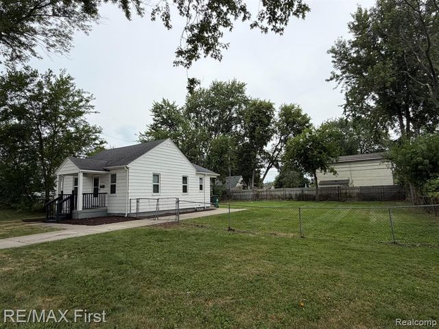 29454 Maplewood Street, Garden City, MI 48135