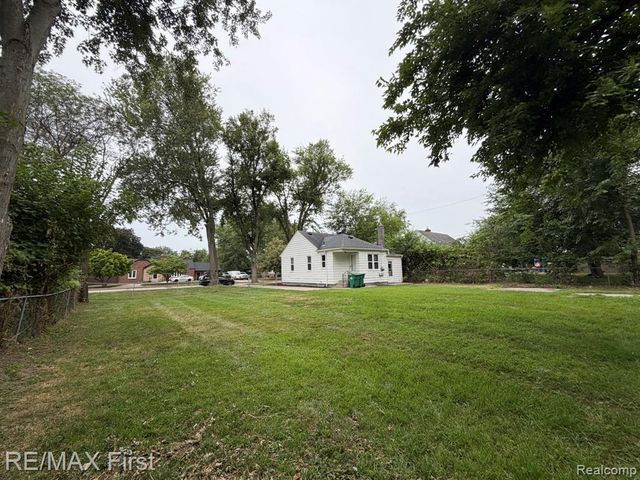 29454 Maplewood Street, Garden City, MI 48135