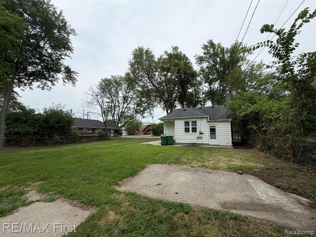 29454 Maplewood Street, Garden City, MI 48135