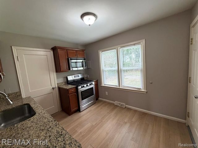 29454 Maplewood Street, Garden City, MI 48135