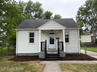 29454 Maplewood Street, Garden City, MI 48135