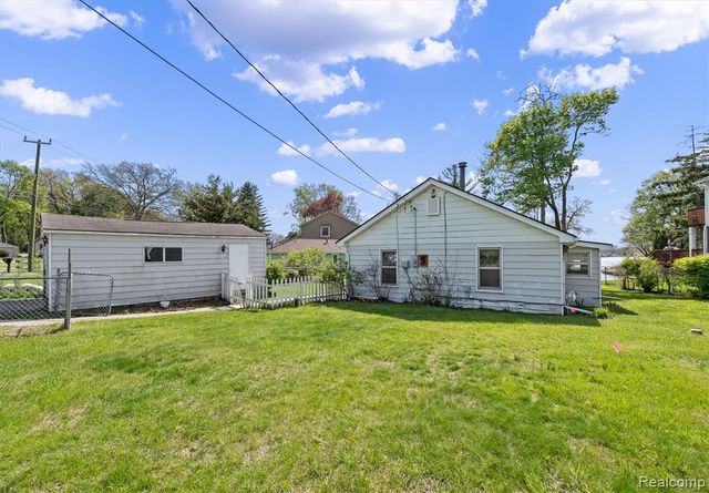 8294 Lagoon Street, Commerce Twp, MI 48382