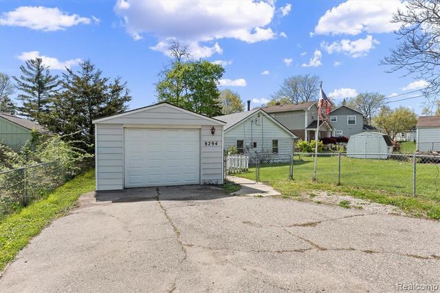 8294 Lagoon Street, Commerce Twp, MI 48382