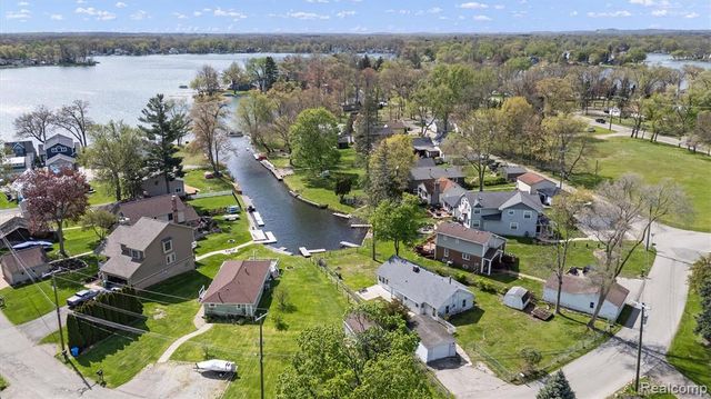 8294 Lagoon Street, Commerce Twp, MI 48382