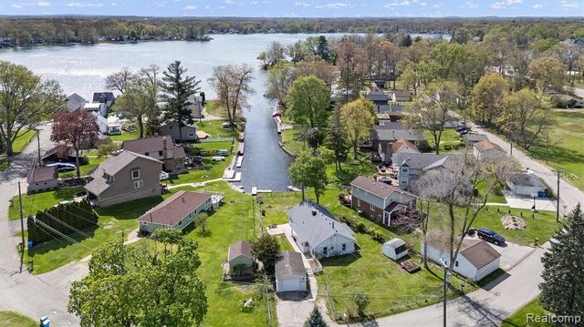 8294 Lagoon Street, Commerce Twp, MI 48382