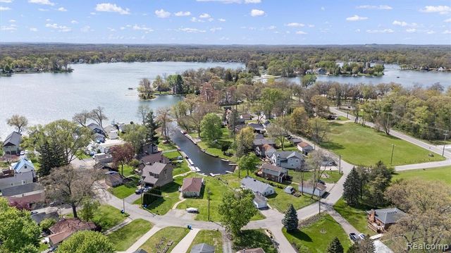 8294 Lagoon Street, Commerce Twp, MI 48382
