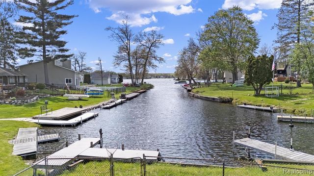 8294 Lagoon Street, Commerce Twp, MI 48382