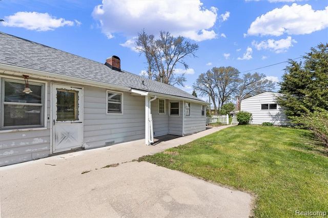 8294 Lagoon Street, Commerce Twp, MI 48382