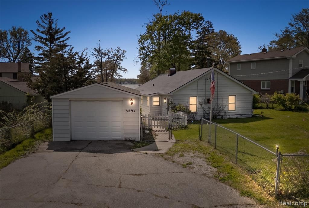 8294 Lagoon Street, Commerce Twp, MI 48382