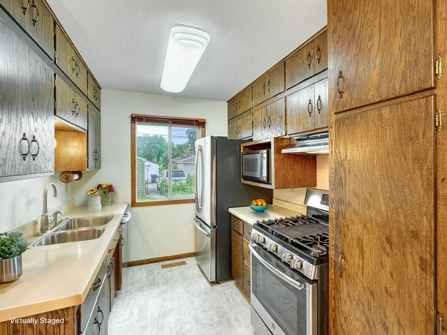 1625 Mclean Avenue, Saint Paul, MN 55106