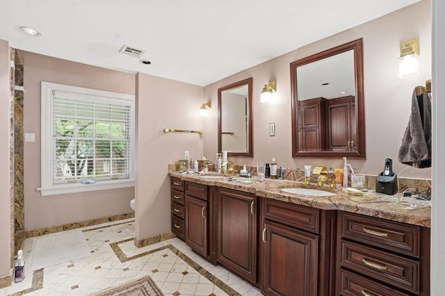 1914 Canterbury Street, Houston, TX 77030