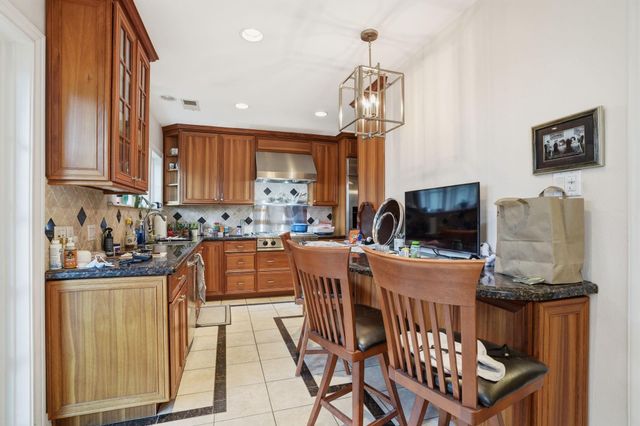 1914 Canterbury Street, Houston, TX 77030