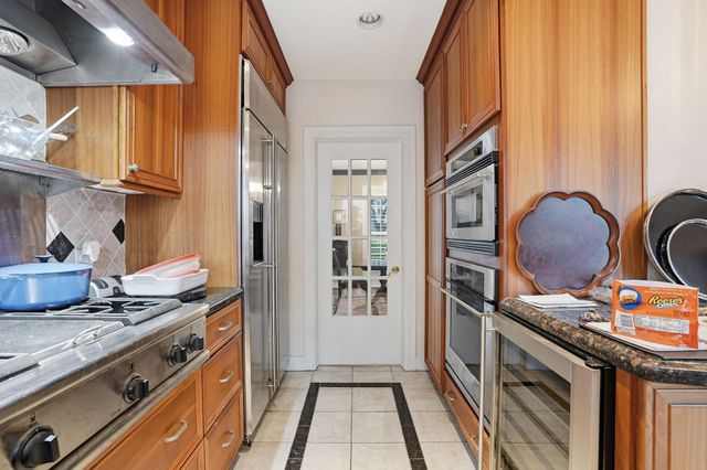 1914 Canterbury Street, Houston, TX 77030