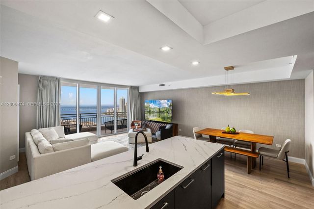 848 Brickell Key Dr 3403, Miami, FL 33131