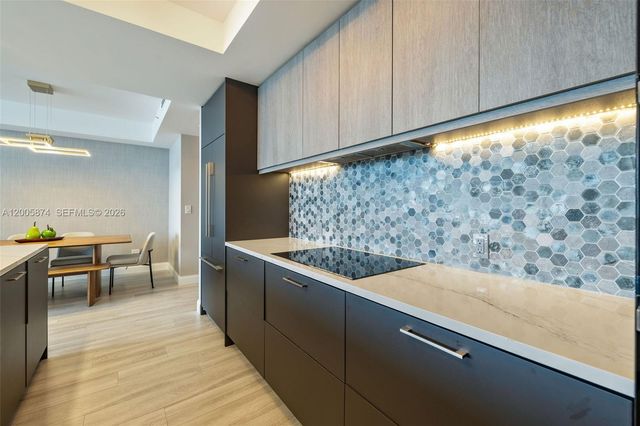 848 Brickell Key Dr 3403, Miami, FL 33131