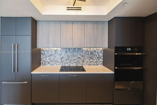 848 Brickell Key Dr 3403, Miami, FL 33131