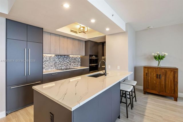 848 Brickell Key Dr 3403, Miami, FL 33131