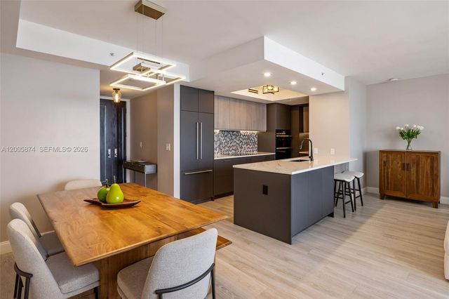 848 Brickell Key Dr 3403, Miami, FL 33131