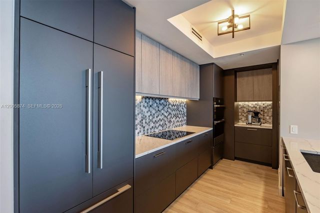 848 Brickell Key Dr 3403, Miami, FL 33131