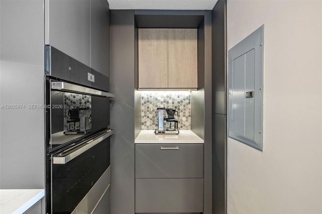 848 Brickell Key Dr 3403, Miami, FL 33131