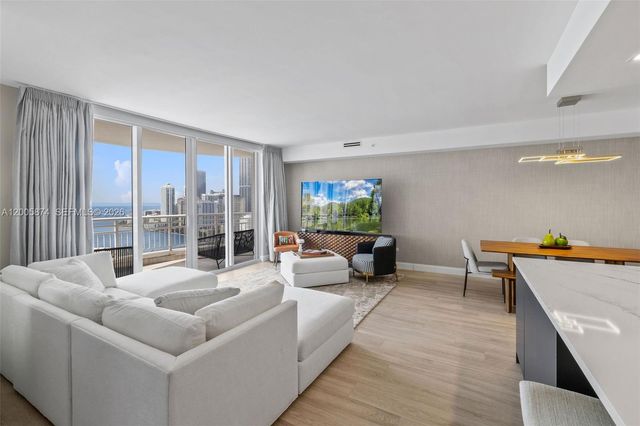 848 Brickell Key Dr 3403, Miami, FL 33131