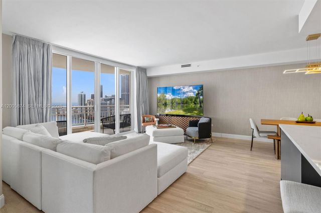 848 Brickell Key Dr 3403, Miami, FL 33131