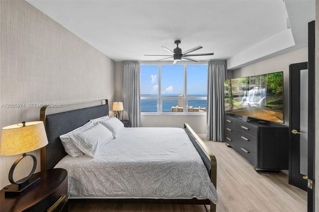 848 Brickell Key Dr 3403, Miami, FL 33131