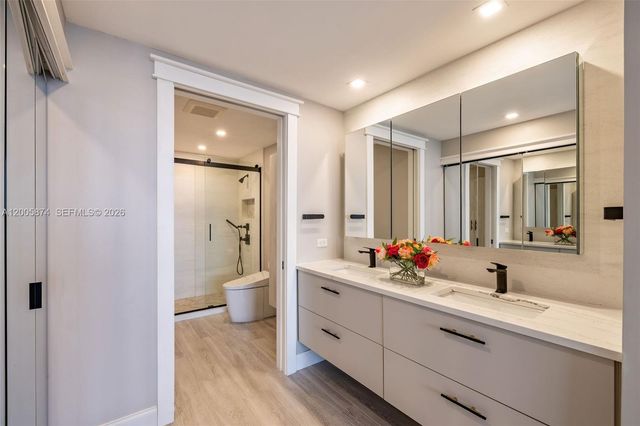 848 Brickell Key Dr 3403, Miami, FL 33131