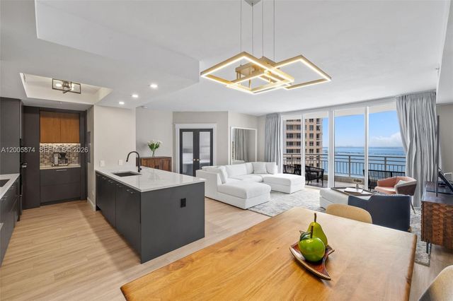 848 Brickell Key Dr 3403, Miami, FL 33131